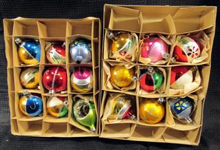 LOT 67 VINTAGE CHRISTMAS ORNAMENTS SANTA LAND VICTORIA - LOT INCLUDES A VARIETY